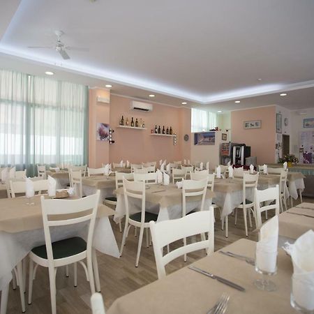 Hotel Madrid Каттолика Экстерьер фото