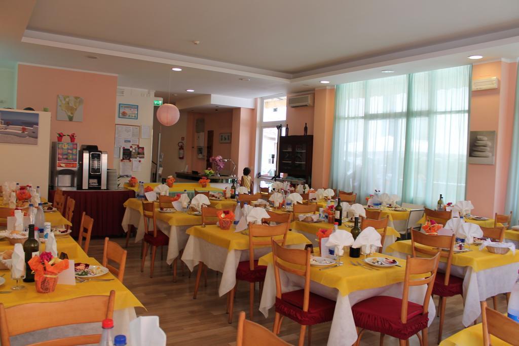 Hotel Madrid Каттолика Экстерьер фото