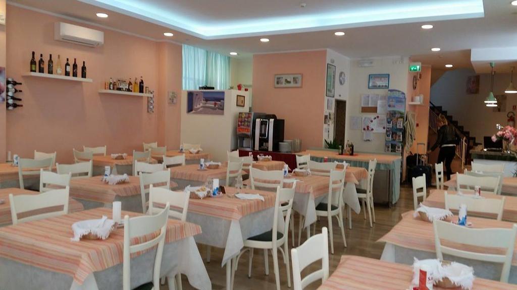 Hotel Madrid Каттолика Экстерьер фото