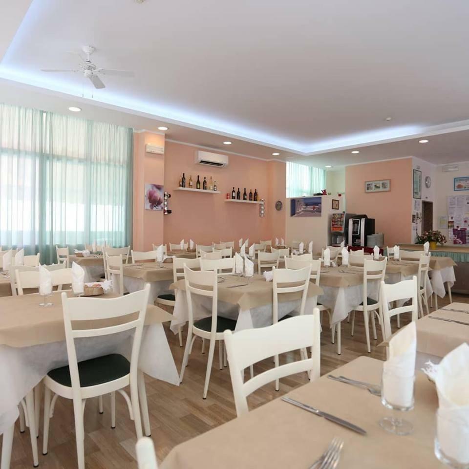 Hotel Madrid Каттолика Экстерьер фото